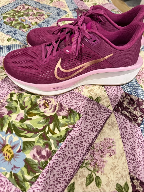 Nike Shoes - Nike Women's Plum/Pink Running Shoes with Gold Swoosh